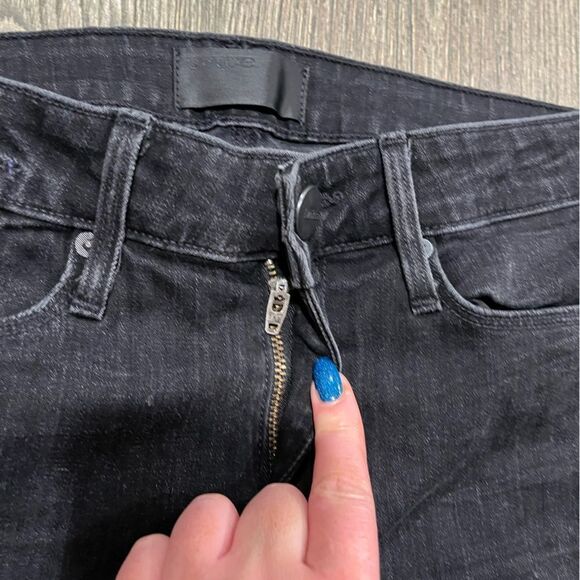 Vince Skinny Jeans Mid Rise Zip Hem Denim Cotton Blend Dark Wash Black Size 27 - Picture 9 of 14